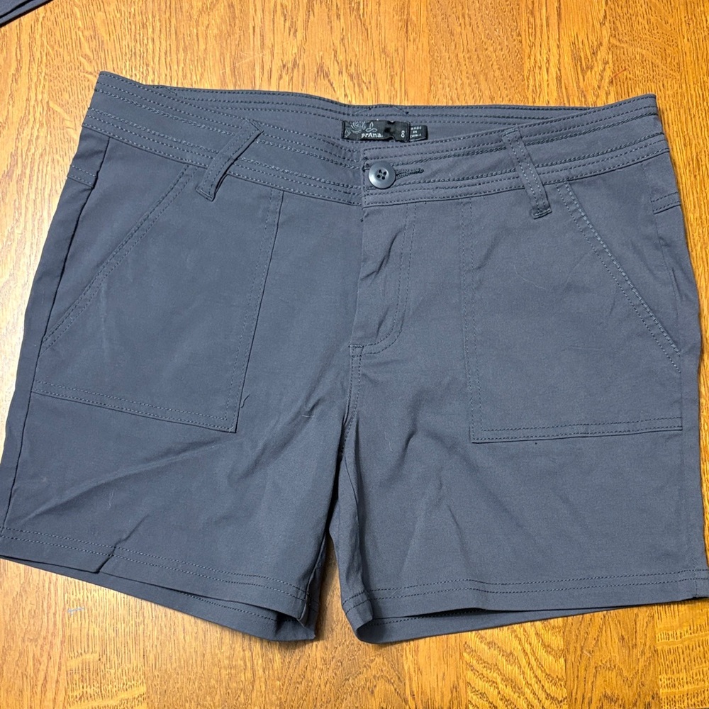 Prana size 8 Women's Dark Blue Cargo Shorts